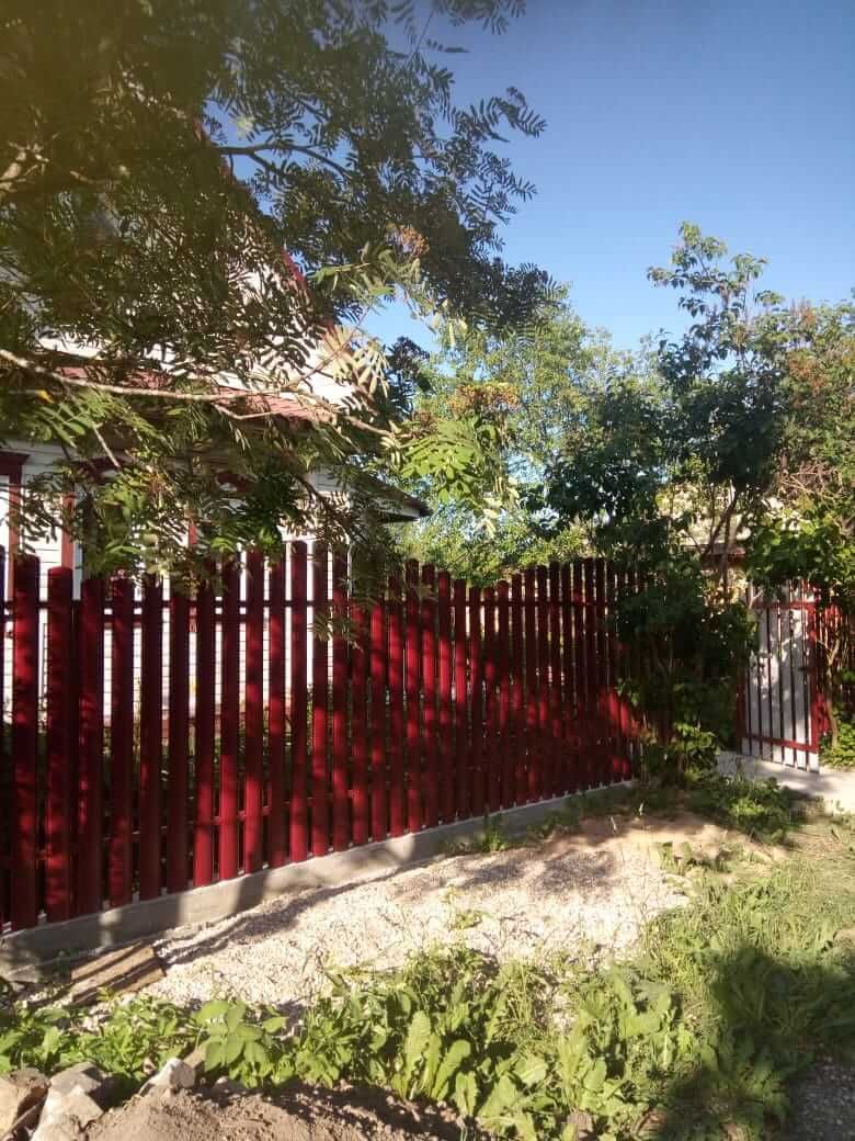 Забор из фигурного штакетника 21м RAL3005 Красное Вино фото 1 в Старой Руссе