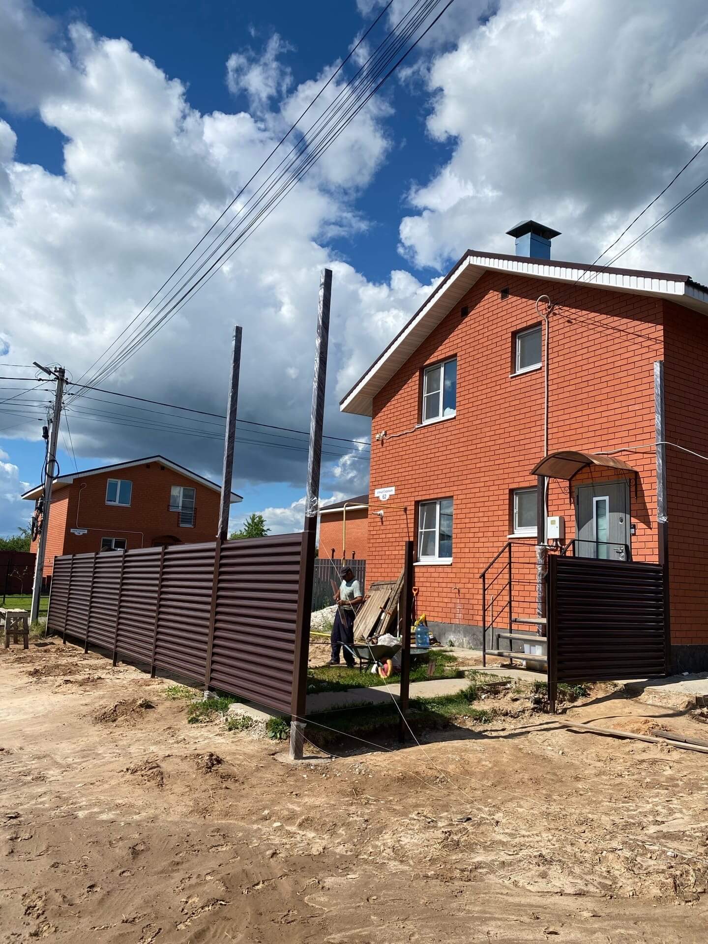 Забор-жалюзи из ламелей еврожалюзи 14м RAL8017 Шоколад фото 1 в Старой Руссе