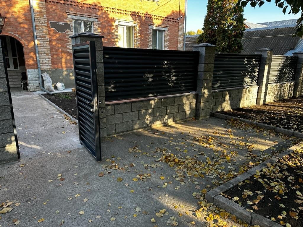 Забор-жалюзи 19м RAL7024/7024 Серый Графит двусторонний MATTE фото 5 в Старой Руссе