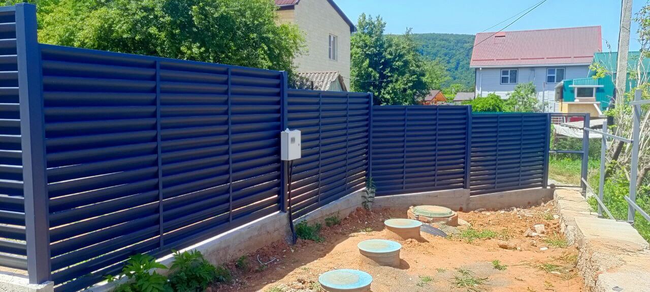 Забор-жалюзи из ламелей Еврожалюзи 53м RAL7024 Серый Графит МАТТЕ фото 2 в Старой Руссе