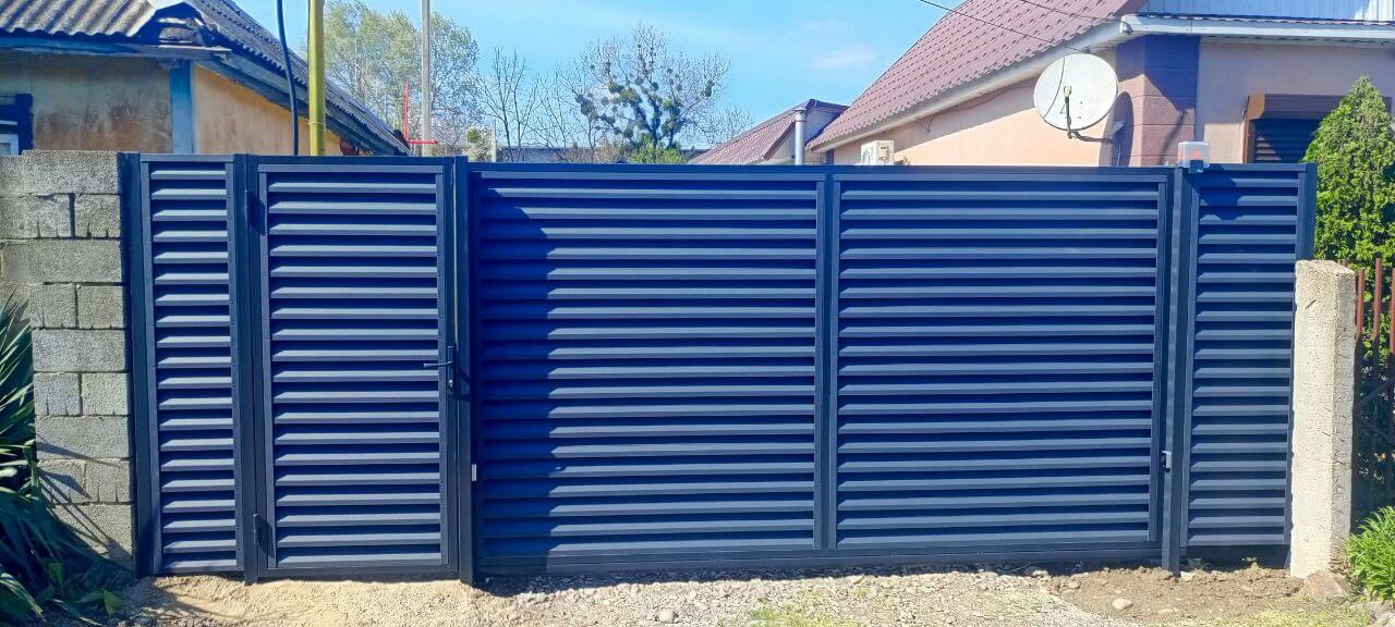 Забор-жалюзи из ламелей Еврожалюзи 53м RAL7024 Серый Графит МАТТЕ фото 1 в Старой Руссе