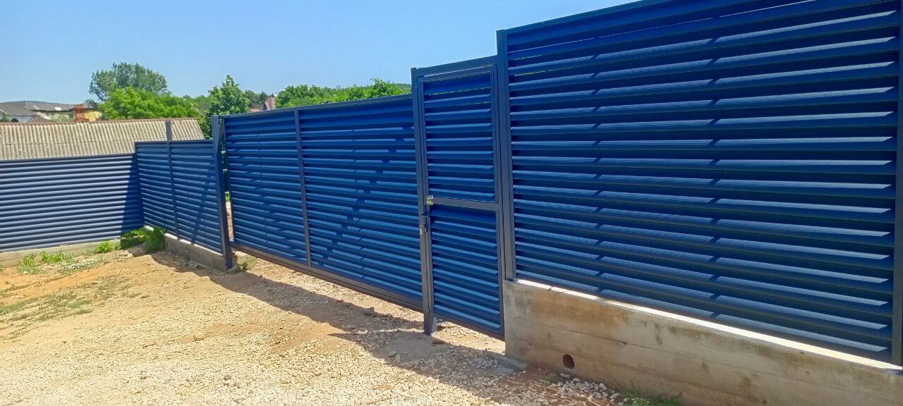 Забор-жалюзи из ламелей Еврожалюзи 53м RAL7024 Серый Графит МАТТЕ фото 15 в Старой Руссе