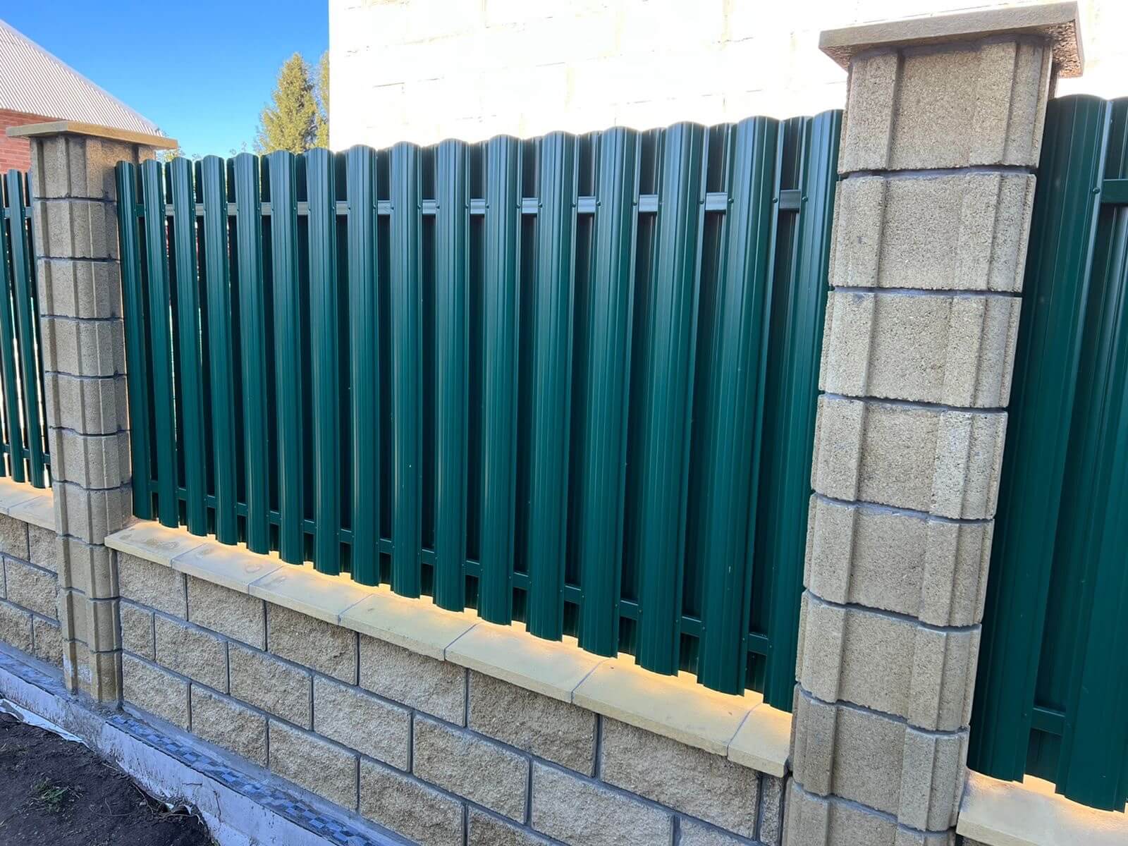Забор из евроштакетника 22м RAL6005/6005 Зеленый Мох двусторонний фото 6 в Старой Руссе