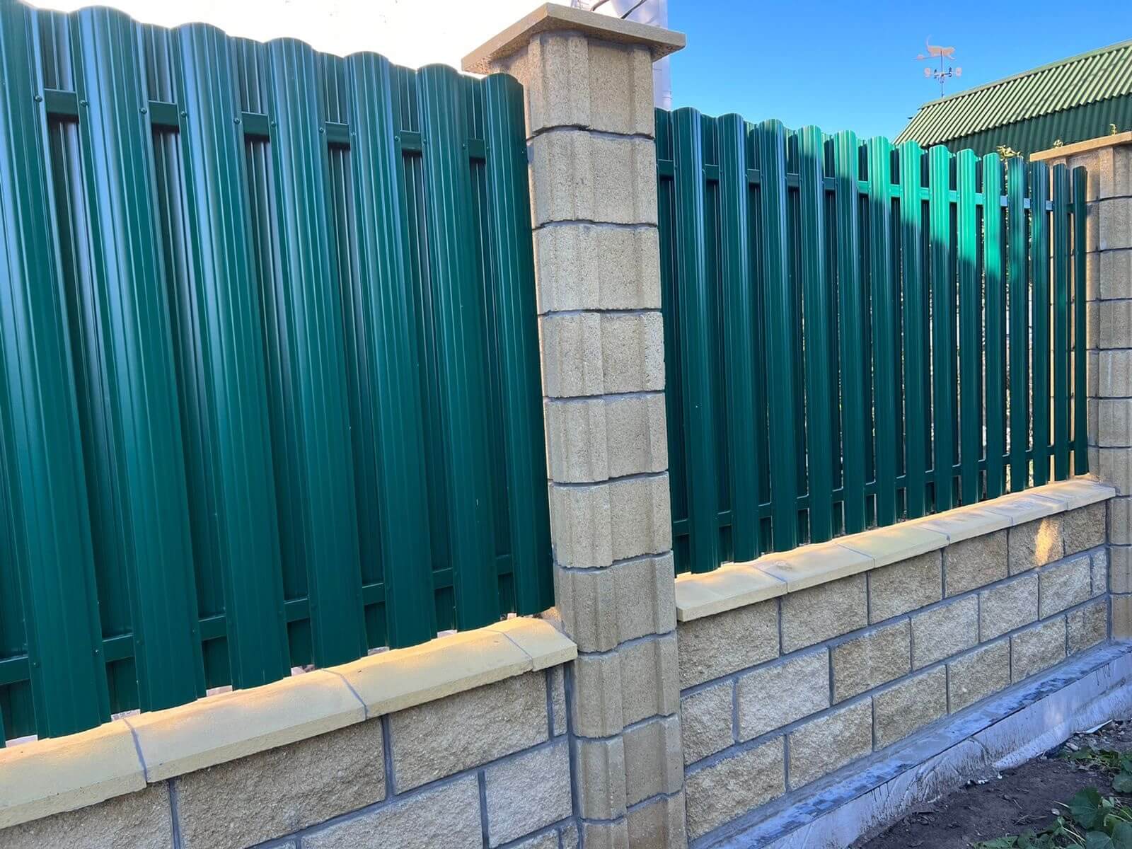 Забор из евроштакетника 22м RAL6005/6005 Зеленый Мох двусторонний фото 1 в Старой Руссе