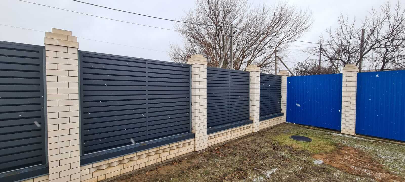 Забор-жалюзи из ламелей Хай-Тек 23м RAL7024/7024 Серый Графит двусторонний МАТТЕ фото 6 в Старой Руссе
