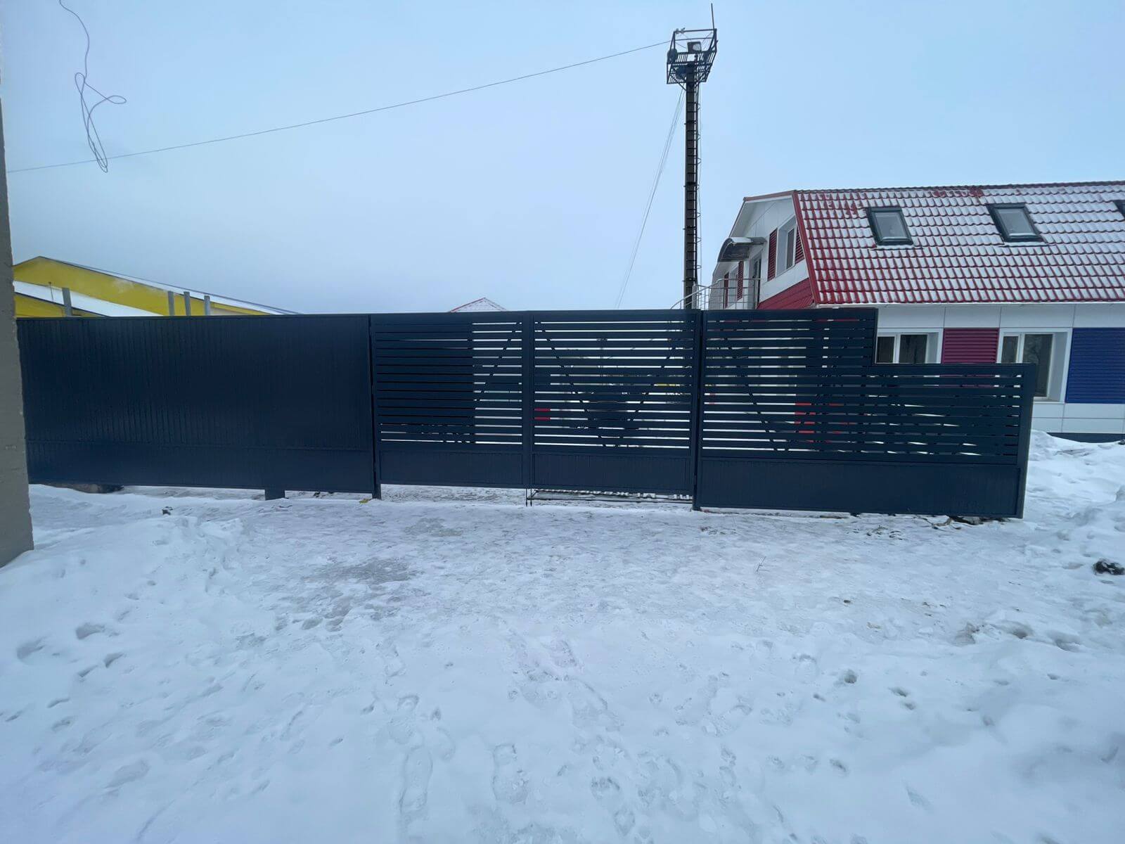 Забор-ранчо из металлического планкена 11м RAL7024 Серый Графит фото 2 в Старой Руссе