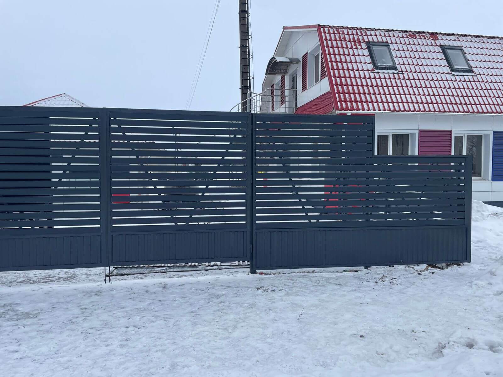 Забор-ранчо из металлического планкена 11м RAL7024 Серый Графит фото 1 в Старой Руссе