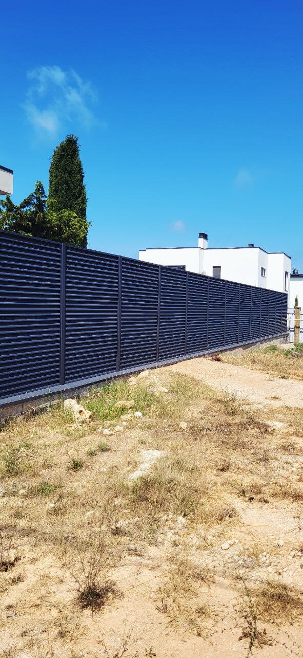 Забор-жалюзи 65м RAL7024/7024 Серый Графит МАТТЕ двусторонний фото 6 в Старой Руссе