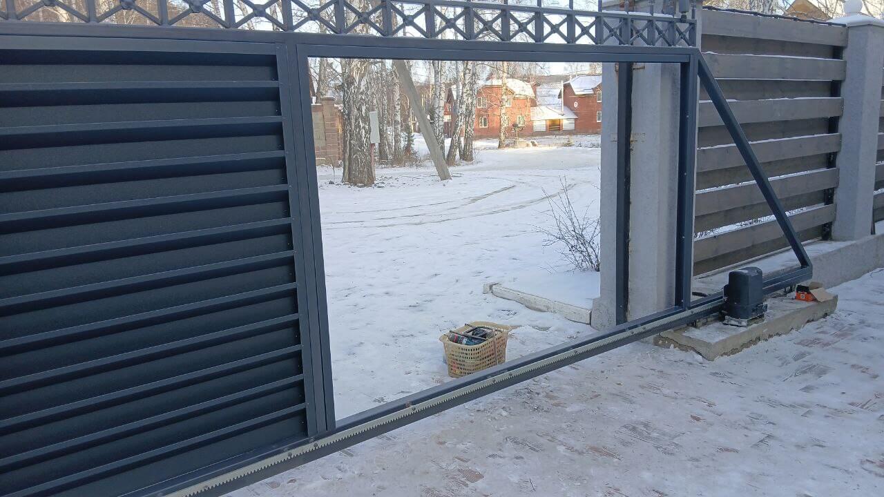 Входная группа из ламелей Хай-Тек RAL7024/7024 Серый Графит двусторонний МАТТЕ фото 10 в Старой Руссе