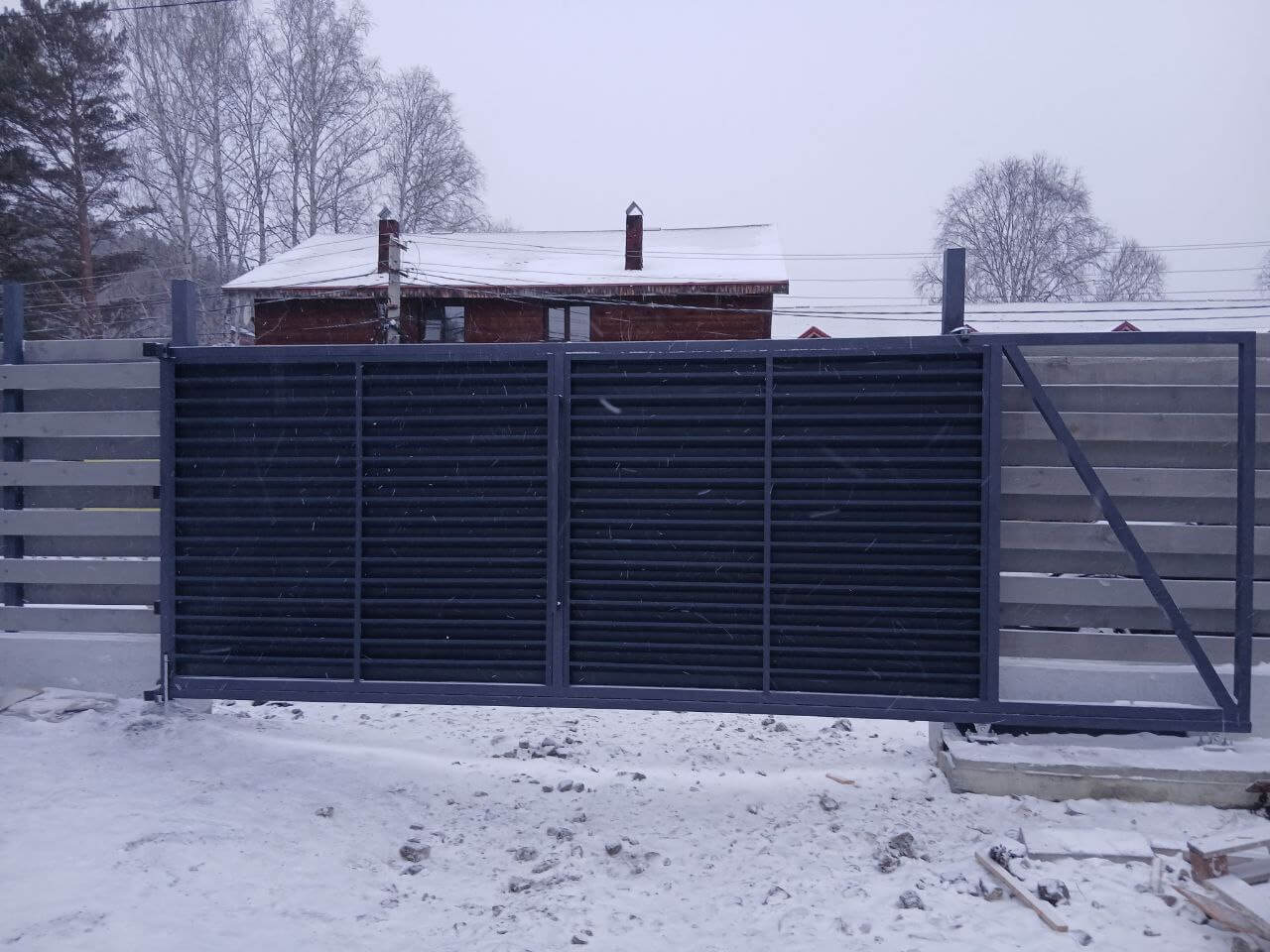 Входная группа из ламелей Хай-Тек RAL7024/7024 Серый Графит двусторонний МАТТЕ фото 17 в Старой Руссе