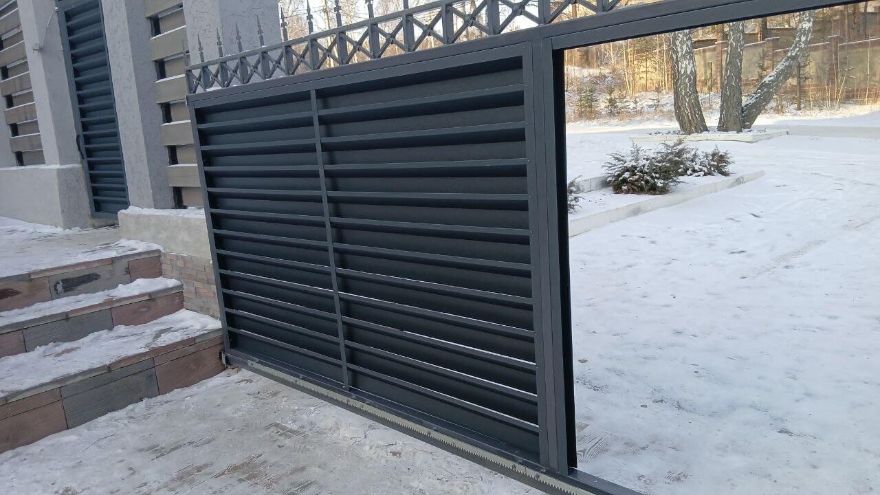 Входная группа из ламелей Хай-Тек RAL7024/7024 Серый Графит двусторонний МАТТЕ фото 16 в Старой Руссе