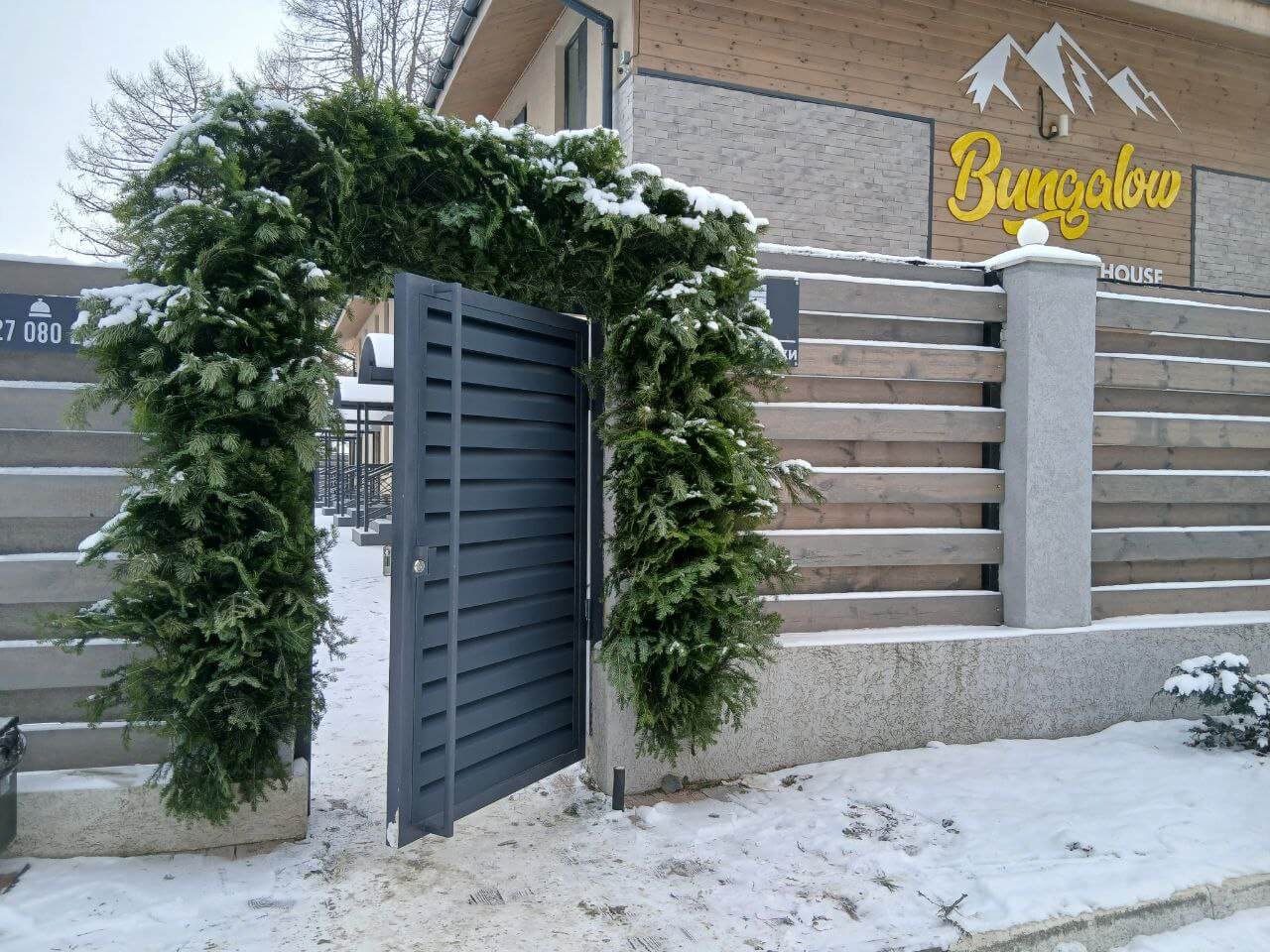 Входная группа из ламелей Хай-Тек RAL7024/7024 Серый Графит двусторонний МАТТЕ фото 15 в Старой Руссе