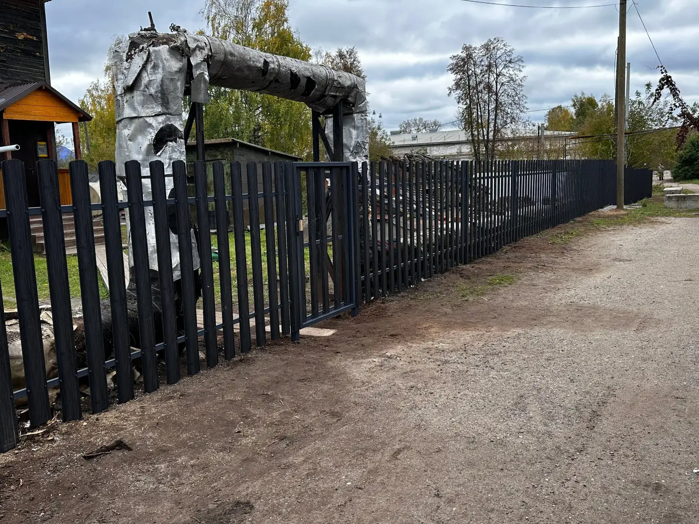 Забор из евроштакетника 63м Черное Дерево 3D Принтек фото 5 в Старой Руссе