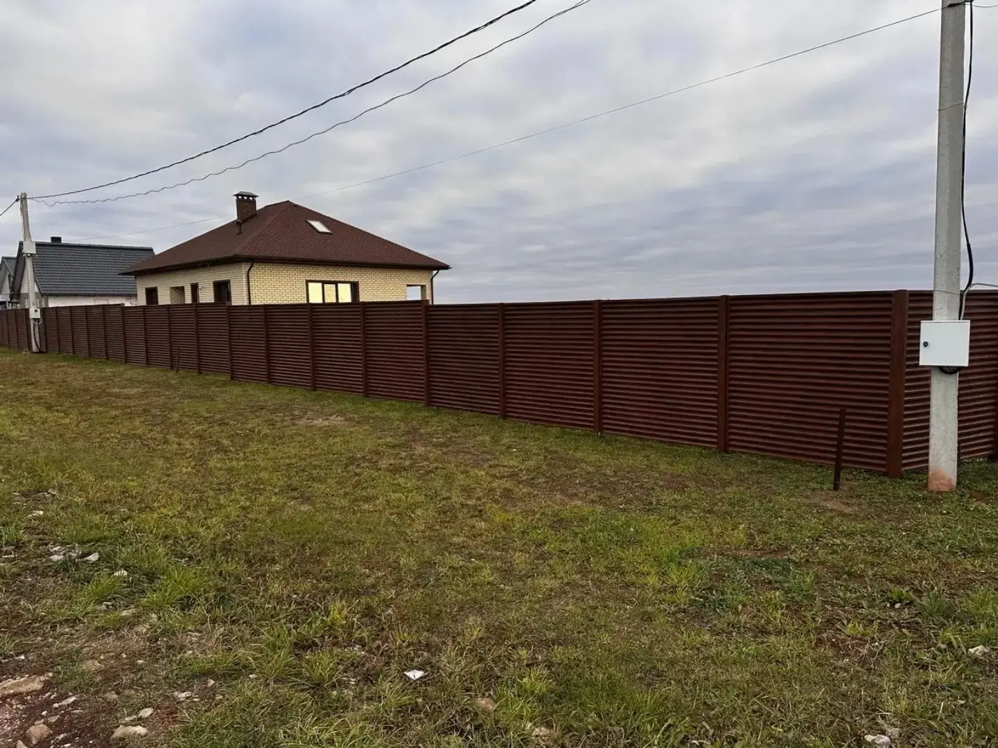 Забор-жалюзи из ламелей ЭКО-Z 58м Темный Дуб 3D Принтек фото 2 в Старой Руссе