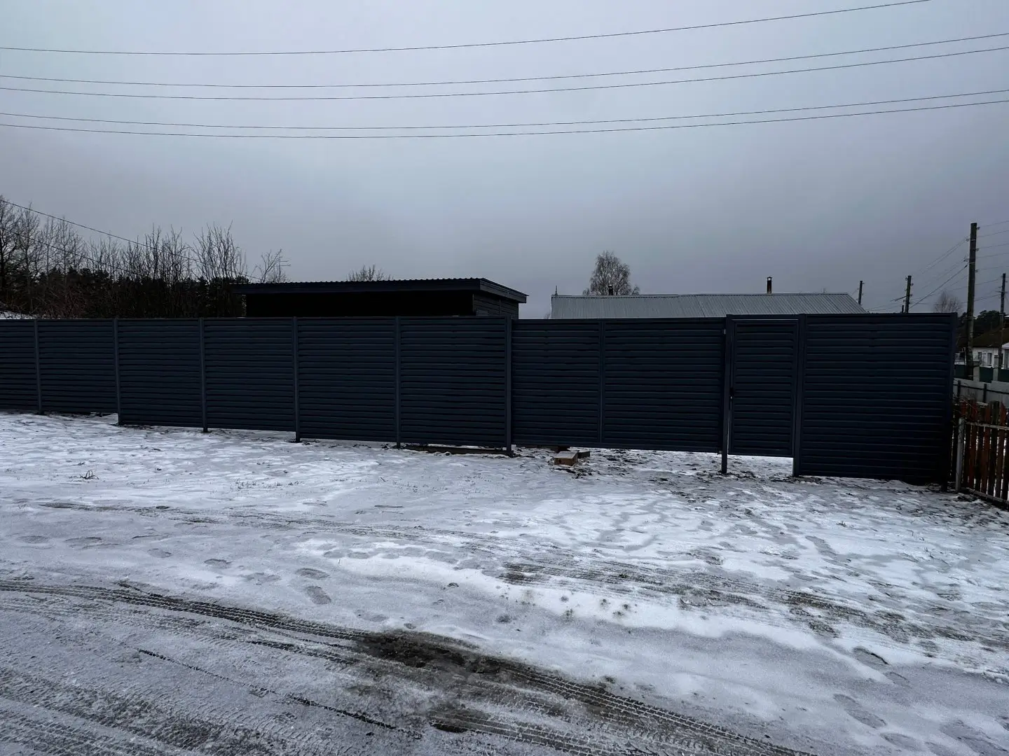 Забор-жалюзи из ламелей Хай-Тек 20м RAL7024/7024 Серый Графит двусторонний МАТТЕ фото 1 в Старой Руссе