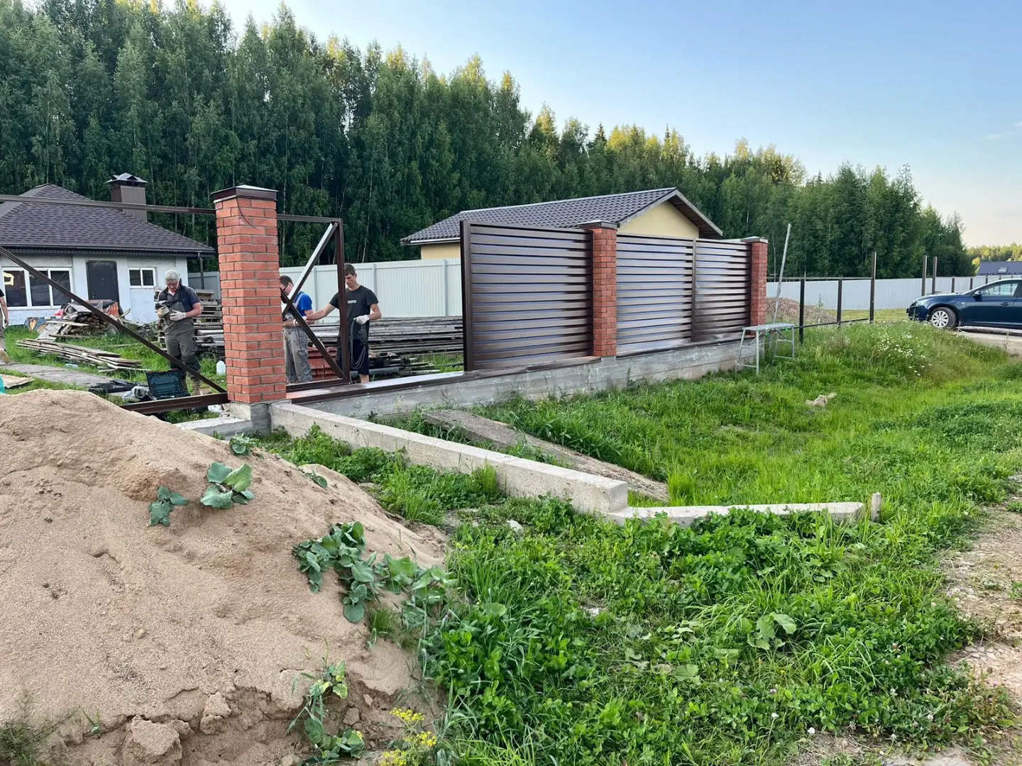 Забор-жалюзи из ламелей Хай-Тек 26м RAL8017/8017 Шоколад двусторонний фото 3 в Старой Руссе